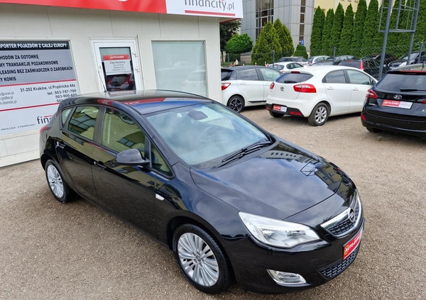 Opel Astra cena 25900 przebieg: 117000, rok produkcji 2012 z Żnin małe 781